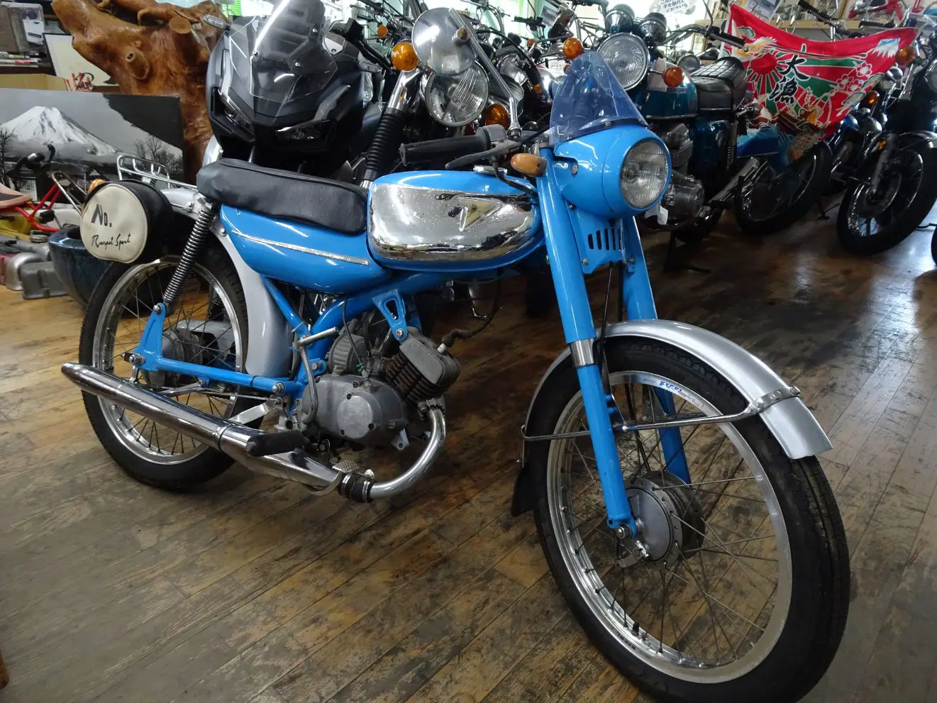 トーハツバイクの看板です