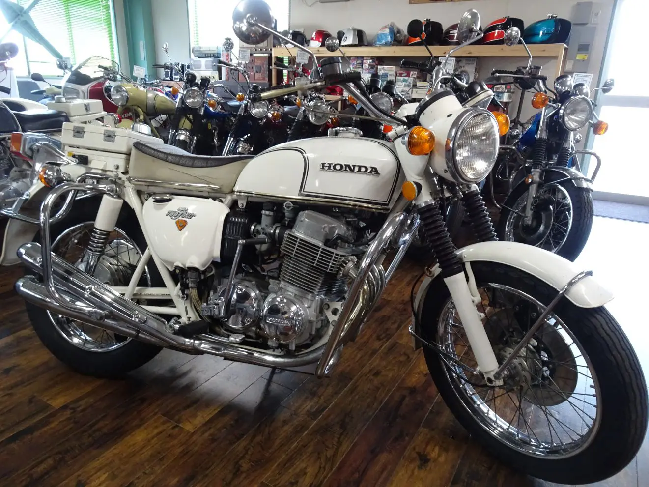 CB750FOUR K2 #3 白バイ :: HONDA | ベストオートの時代部屋