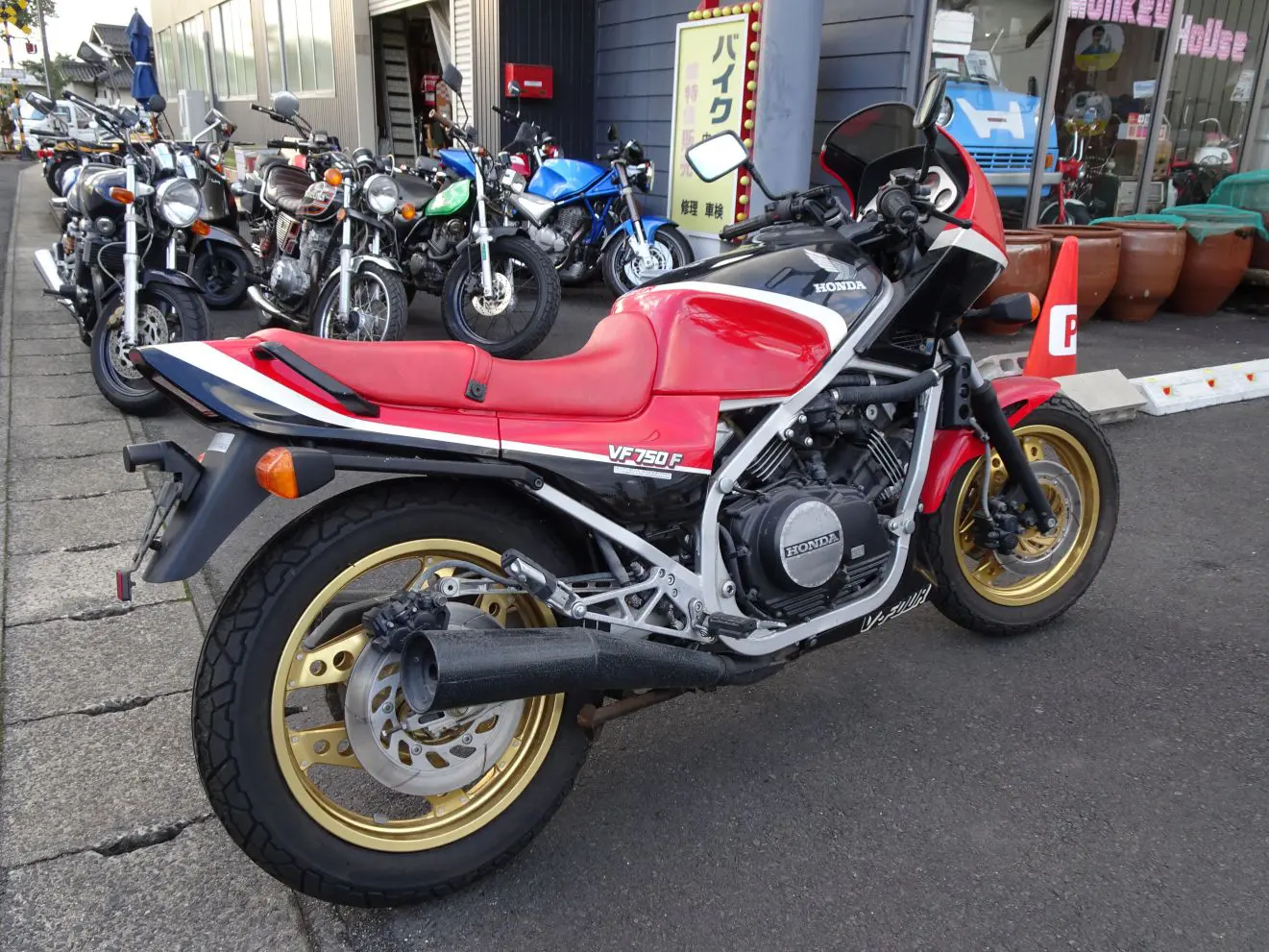 VF750F :: 売約済み | ベストオートの時代部屋