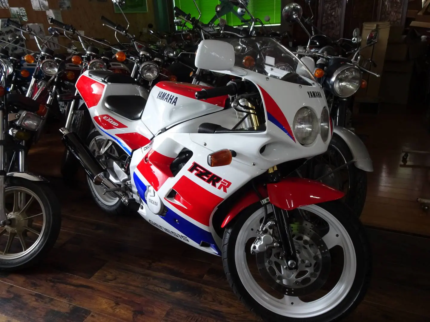 FZR250Rが仲間入り！ :: ブログ | ベストオートの時代部屋